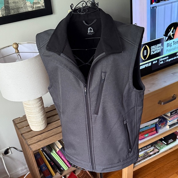 Overland Gray Zip-Up Vest - Picture 1 of 3
